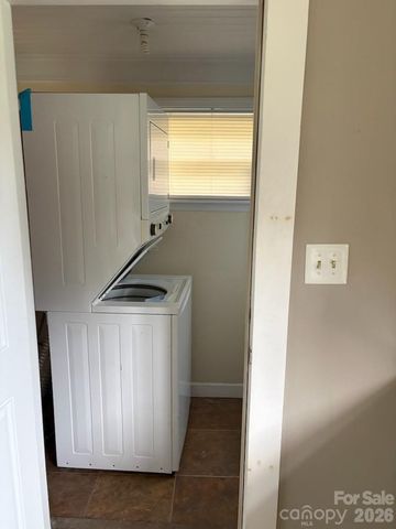 316 E Statesville Avenue, Mooresville, NC 28115