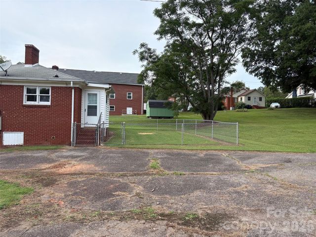 316 E Statesville Avenue, Mooresville, NC 28115