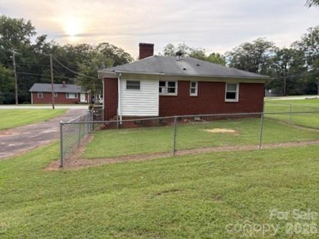 316 E Statesville Avenue, Mooresville, NC 28115