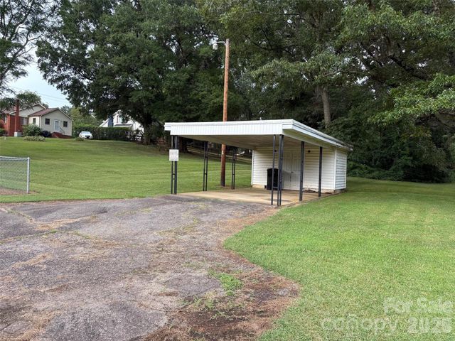 316 E Statesville Avenue, Mooresville, NC 28115