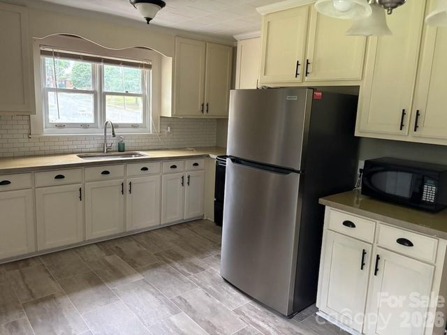 316 E Statesville Avenue, Mooresville, NC 28115