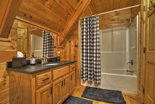 210 Indian Lake Road, Mineral Bluff, GA 30559