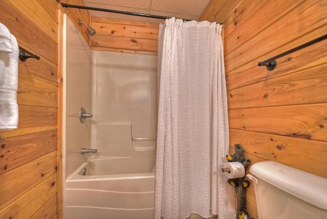 210 Indian Lake Road, Mineral Bluff, GA 30559