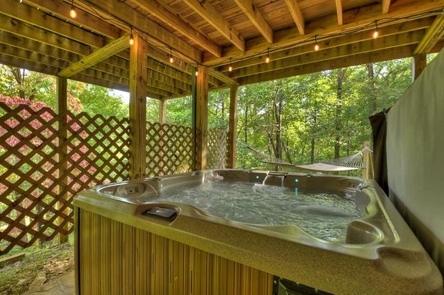 210 Indian Lake Road, Mineral Bluff, GA 30559