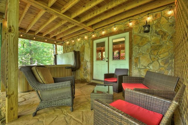 210 Indian Lake Road, Mineral Bluff, GA 30559