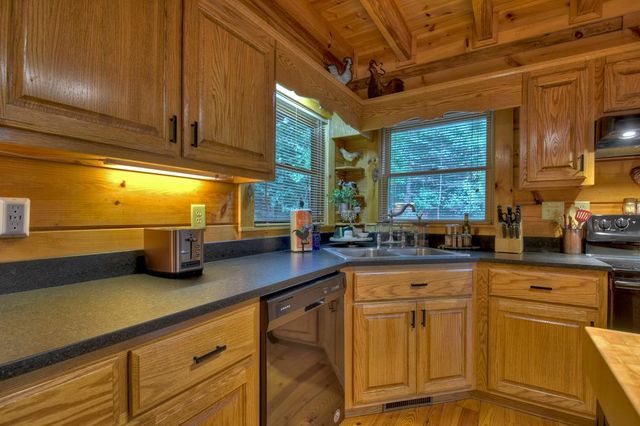 210 Indian Lake Road, Mineral Bluff, GA 30559