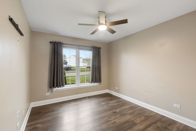 28621 Wagon Trail Road, Lakemoor, IL 60051