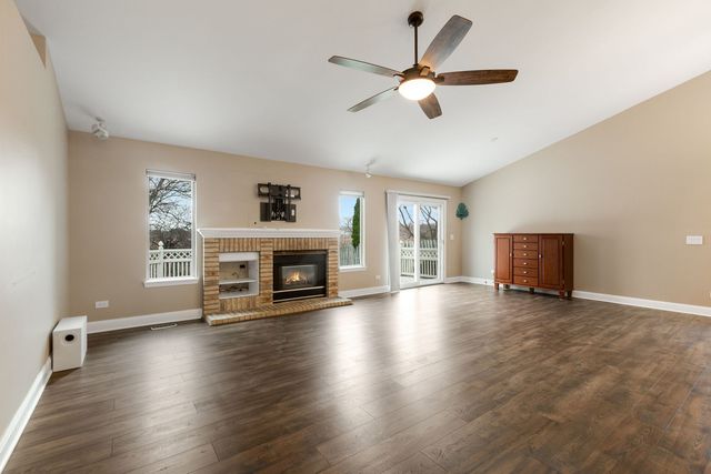 28621 Wagon Trail Road, Lakemoor, IL 60051