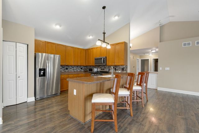 28621 Wagon Trail Road, Lakemoor, IL 60051