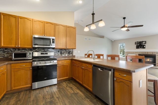 28621 Wagon Trail Road, Lakemoor, IL 60051