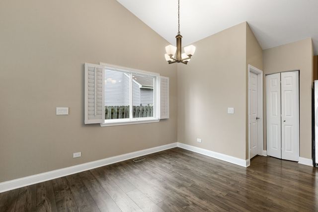 28621 Wagon Trail Road, Lakemoor, IL 60051