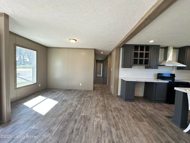 115 E Maple St, Irvington, KY 40146