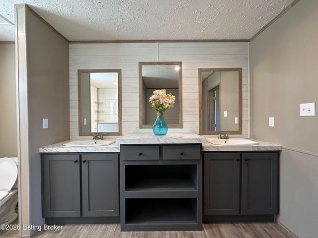 115 E Maple St, Irvington, KY 40146