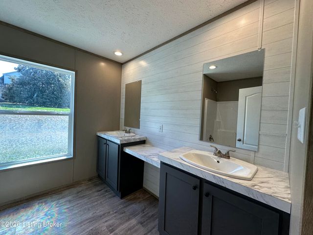 115 E Maple St, Irvington, KY 40146