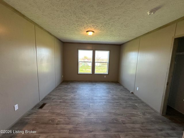 115 E Maple St, Irvington, KY 40146