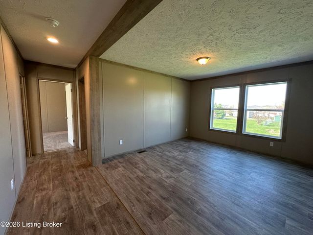 115 E Maple St, Irvington, KY 40146