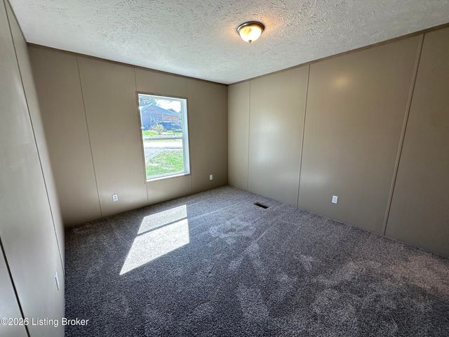 115 E Maple St, Irvington, KY 40146