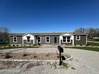 115 E Maple St, Irvington, KY 40146