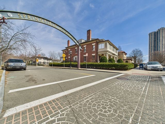 73 Chestnut St, Springfield, MA 01103
