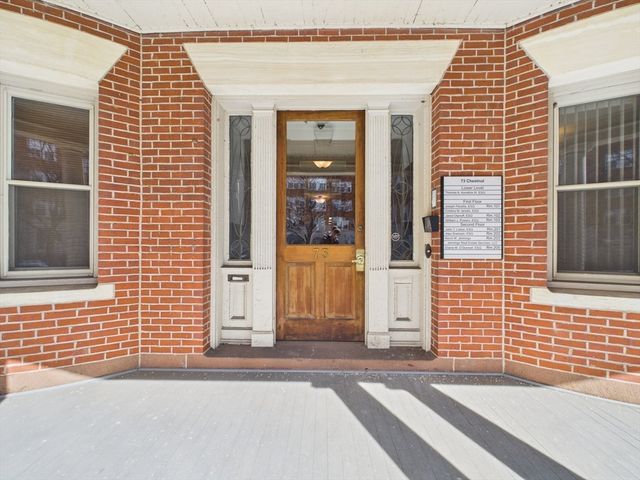 73 Chestnut St, Springfield, MA 01103