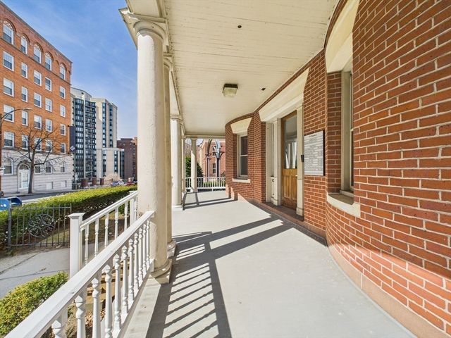 73 Chestnut St, Springfield, MA 01103