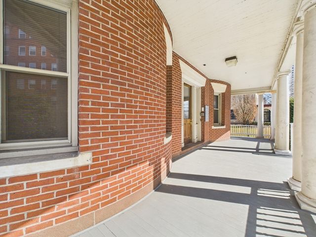 73 Chestnut St, Springfield, MA 01103