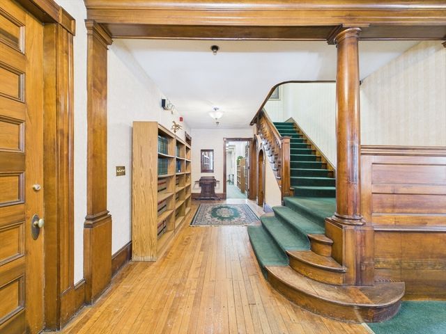 73 Chestnut St, Springfield, MA 01103