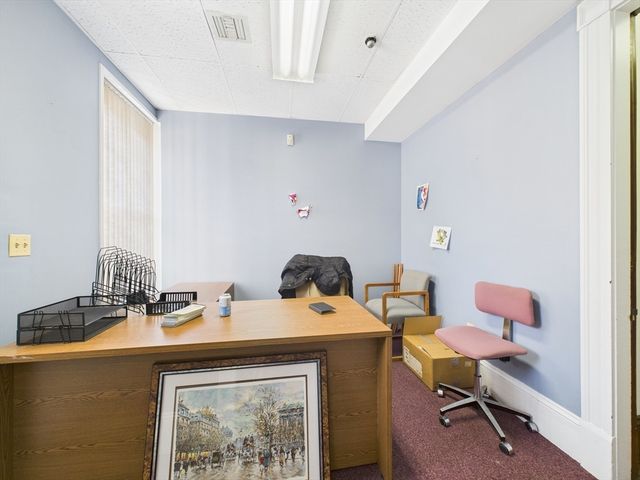 73 Chestnut St, Springfield, MA 01103