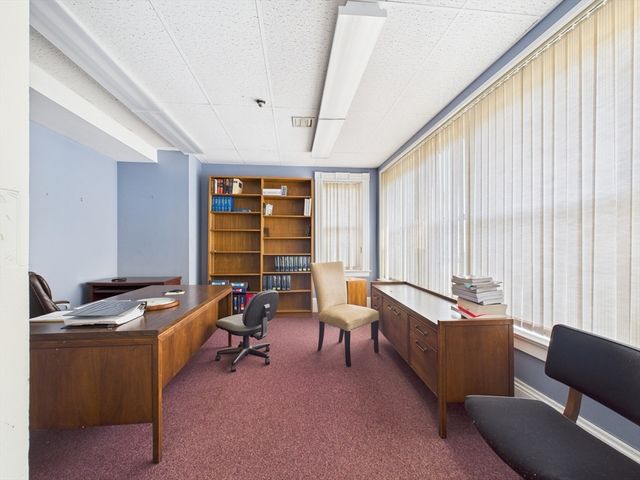 73 Chestnut St, Springfield, MA 01103