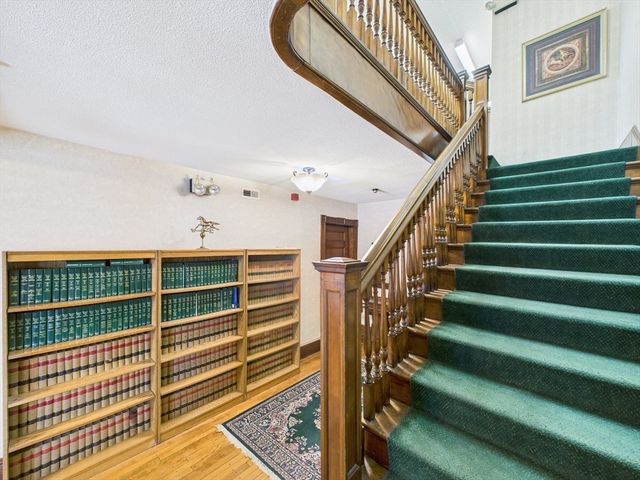 73 Chestnut St, Springfield, MA 01103
