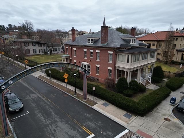 73 Chestnut St, Springfield, MA 01103
