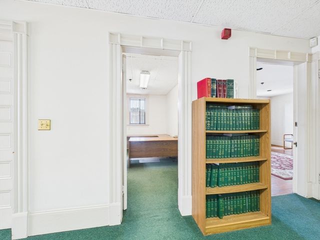 73 Chestnut St, Springfield, MA 01103