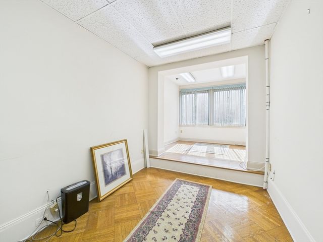 73 Chestnut St, Springfield, MA 01103