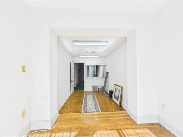 73 Chestnut St, Springfield, MA 01103