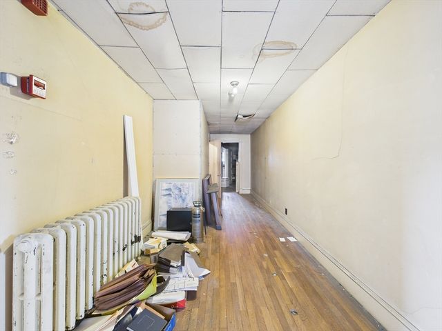 73 Chestnut St, Springfield, MA 01103
