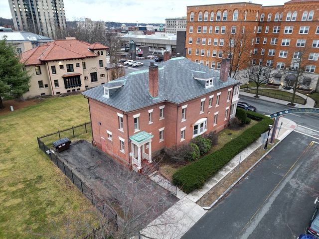 73 Chestnut St, Springfield, MA 01103