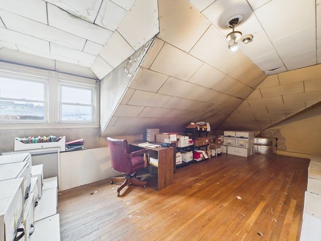 73 Chestnut St, Springfield, MA 01103