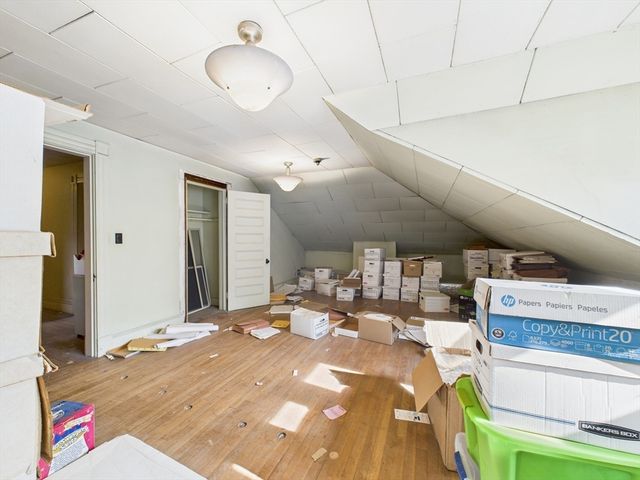73 Chestnut St, Springfield, MA 01103