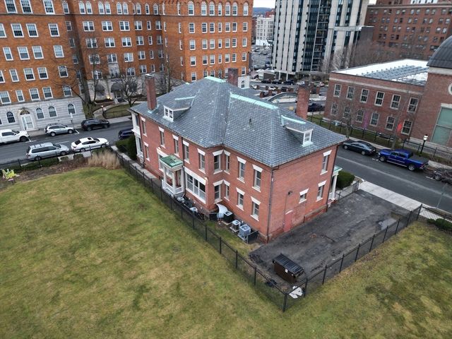 73 Chestnut St, Springfield, MA 01103