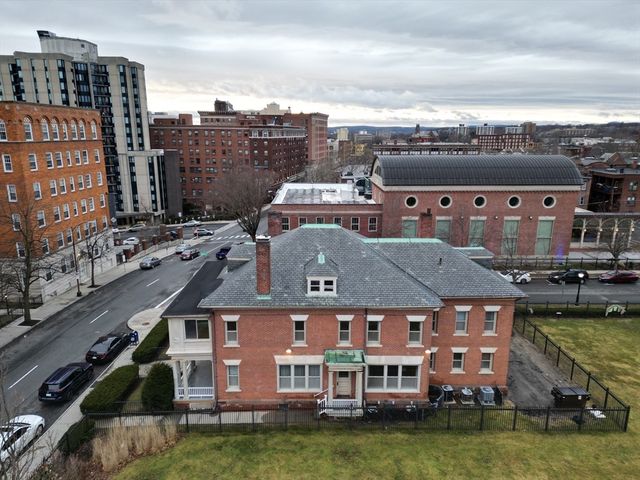 73 Chestnut St, Springfield, MA 01103