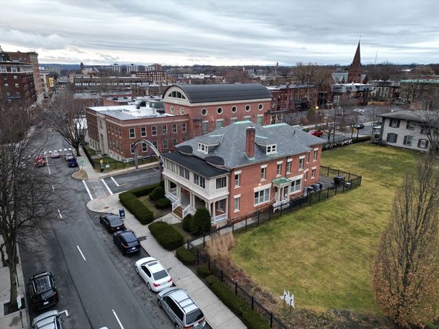 73 Chestnut St, Springfield, MA 01103