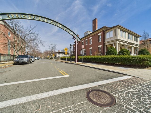 73 Chestnut St, Springfield, MA 01103