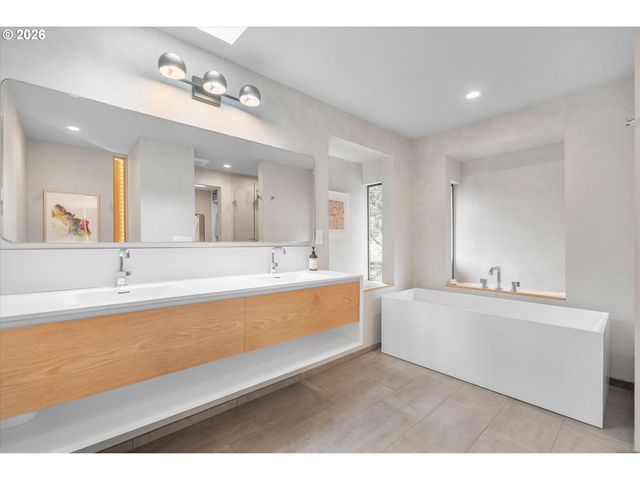 230 S CANBY St, Portland, OR 97219