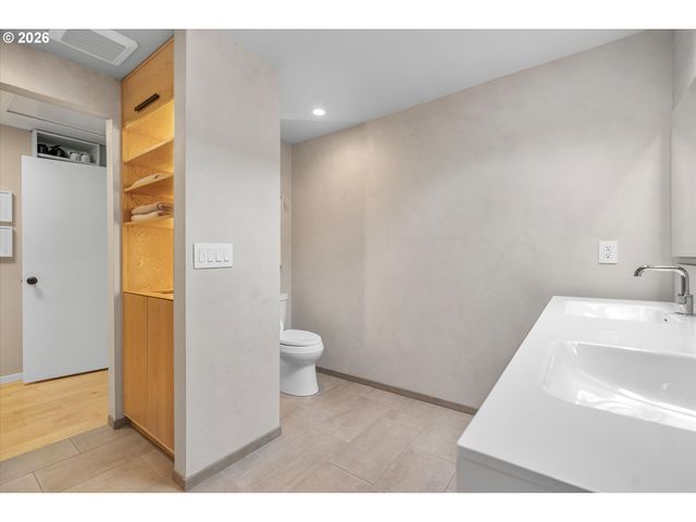 230 S CANBY St, Portland, OR 97219