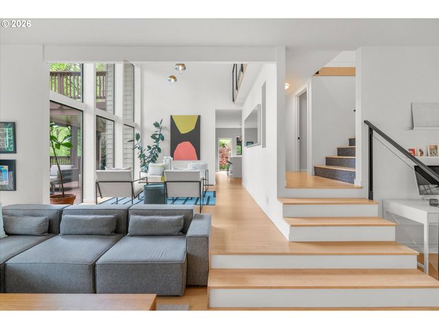 230 S CANBY St, Portland, OR 97219