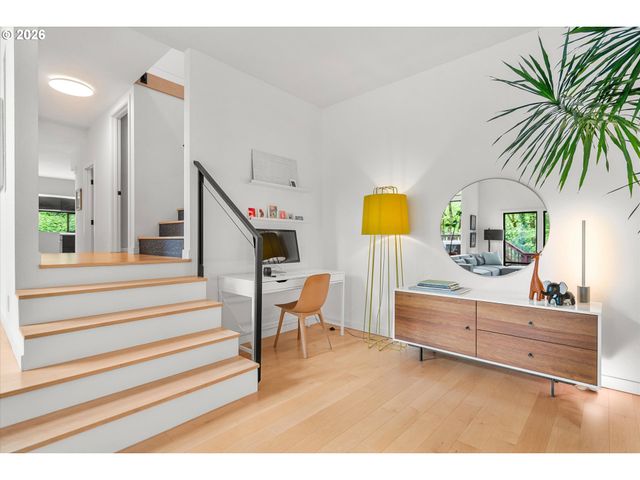 230 S CANBY St, Portland, OR 97219