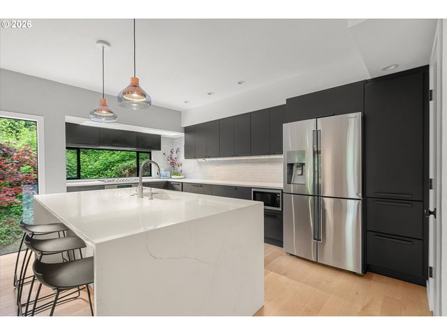 230 S CANBY St, Portland, OR 97219