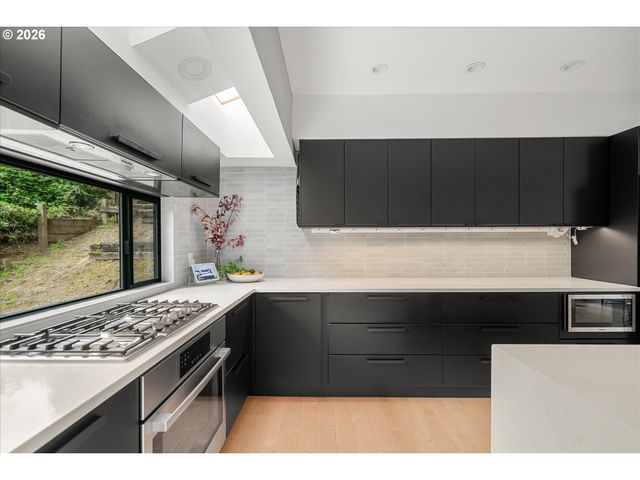 230 S CANBY St, Portland, OR 97219