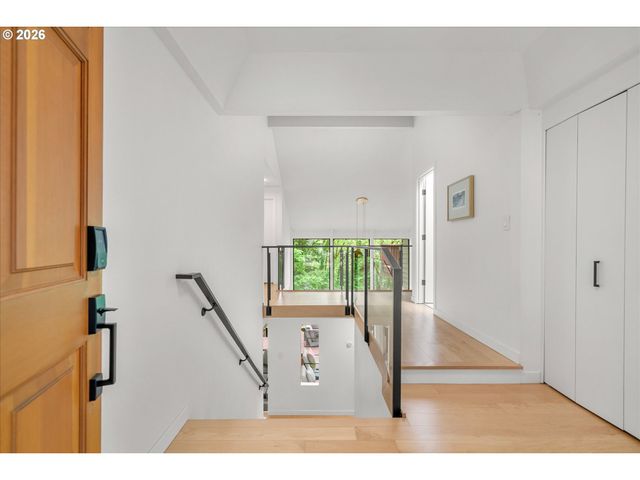 230 S CANBY St, Portland, OR 97219