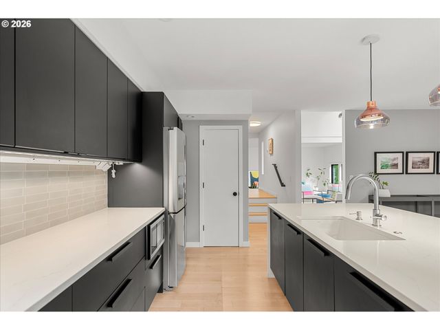 230 S CANBY St, Portland, OR 97219